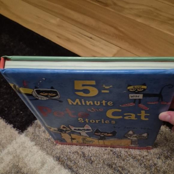 5-Minute Pete the Cat Stories Book - Blue Cover - Picture 4 of 5